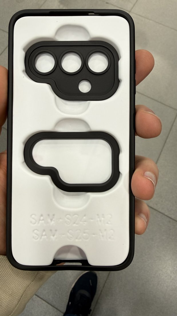 Чохол StatusCase — конструкція: рамка, вкладиш і виріз під камеру та MagSafe